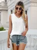 Dames Tanks Zomer Mouwloze T-shirts Voor Dameskleding 2024 Mode Uitgesneden V-hals Street chic Dames Plus Size Casual Sexy Tanktop