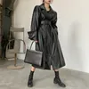 Lautaro Длинный кожаный плащ большого размера для женщин, свободный крой с длинными рукавами и лацканами, осенняя стильная черная женская одежда, уличная одежда 240129