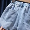 Pantaloncini per bambina in denim elastico in vita sottile pantaloni corti estivi 2024 jeans casual per bambina abbinati