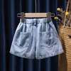 Pantaloncini per bambina in denim elastico in vita sottile pantaloni corti estivi 2024 jeans casual per bambina abbinati