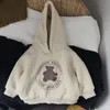 かわいいベアのぬいぐるみスウェットシャツフーディー韓国冬服の厚いセーター幼児chdlren服アウター240122