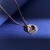 Mode nouveau design triple anneaux trois couleurs pendentif collier complet diamants boucle d'oreille Designer Couple bijoux mariage anniversaire Festival de Noël cadeau
