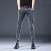 Męskie dżinsy Wysokiej jakości mężczyźni Slim Fashion Cowboy Spoders Bawełniane małe elastyczne wygodne spodnie dżinsowe Rozmiar 27-36