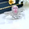 Klusterringar 90 poäng Cherry Blossom Pink Diamond Ring Gemstone High Carbon Bow Water Droplet Pear Shaped 925 Silver