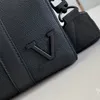 Torebka męska w najwyższej klasie czysta czarna torba na poduszkę klasyczny Crossbody Odłączany pasek na ramię dla łatwego przenoszenia metalowej litery
