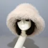 Kış Sıcak Sahte Kürk Kova Şapkaları Kadınlar için Açık Mekan Kapakları Yumuşak Polar Balıkçı Kapağı Kabarık Earwarmer Kayak Tatil Şapkaları 240126