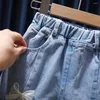 Pantaloncini per bambina in denim elastico in vita sottile pantaloni corti estivi 2024 jeans casual per bambina abbinati