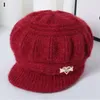 Casquettes de boule Mode Tricot Mère Chapeaux Hiver Épaissir Chapeau Chaud Pour Les Personnes Âgées D'âge Moyen Grand-Mère Casquette À Visière Couleur Unie À Bord Court