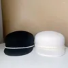 Berets 202411-YY Ins Chic Gota Inverno Lã Feltro Pérola Pu Botão Senhora Octogonal Chapéu Mulheres Viseiras Cap Atacado