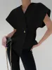 Twotwinstyle Solid Slant Waistcoats for Women V Neck Sleeveless Tunic Oregelbundet Patchwork Button Waistcoat Kvinnligt mode 240123
