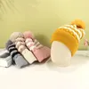 Berets Chapéu de Inverno Quente Mulheres Beanie Cozy com Decoração de Bola de Pelúcia Macia Elástica Anti-Slip Mulheres para Frio