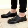 Äkta läder män casual skor lyx varumärke mens loafers moccasins andas slip på svarta körskor plus storlek 37-47 240126