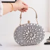 Kvällskopplingsväska för kvinnor Bröllopsblommor Diamond Purses Chain Designer Luxury Party Handväska med metallhandtag Y240118