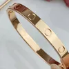 Bangle storlek 16 -20 cm T0p Material för kvinnodesigner för manarmband guldpläterad 18k skruvutsprång är förenlig med den officiella europeiska storleken med ruta 025 E