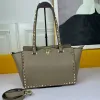 Hot 2024 Designer Bag Rivet Tote Shopping Bag Mulheres Bolsas Clássicas Bolsa Genuína Couro Longo Strap Clemence Bolsas de Ombro Grande Capacidade Bolsos 40cm