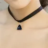 Naszyjniki wiszące vintage czarny aksamitny choker kobiety krystaliczny trójkąt chocker naszyjnik collier ras de co koolery mejr biżuterii prezent