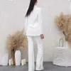 ユニークな見事な滑走路デザインパールビーズ白いブレザースーツ2PCSフレアパンツセット女性ファッション服240202