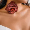 Naszyjniki wiszące ingesight. Z romantyczny duży kwiat róży przezroczysty pasek klamra naszyjnik dla kobiet elegancki gałęzi obojczyka