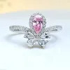 Klusterringar 90 poäng Cherry Blossom Pink Diamond Ring Gemstone High Carbon Bow Water Droplet Pear Shaped 925 Silver