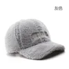 Chapeau femme automne et hiver personnalisé en peluche lettres chaudes brodé casquette à visière en plein air hommes sports voyage casquette de baseball résistant au froid chapeau de créateur