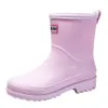 2024 novas botas de chuva meados de bezerro bota de borracha isolada botas de chuva femininas à prova dwaterproof água joelho-alta wellies galochas verde paris