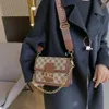 Mode nieuwe bedrukte kleine vierkante veelzijdige brede riem enkele schouder crossbody damestas fabriek directe verkoop