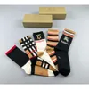Designer Luxury Burberrry Socks Fashion Mens and Womens Casual Cotton Breattable 5 Par Sock med Box 02108