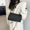 Cette année, les femmes populaires hivernales polyvalentes sans tendance et à la mode Sacs de carrosserie de croix de diamant single Small Square Factory Direct Ventes