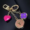 Nya lyxdesigners nyckelringar Bokstäver Clover Heart Designers Keychain Top Car Key Chain Women Buckle Jewelry Keyring Bags Pendant Exquisite