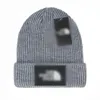 Nya design Caps Beanie Winter Designer Hat Bucket Cap Mans/Womens Letter Ug Bonnet Fashion Design Knit Hatts Fall Woolen Jacquard Unisex Gift L2