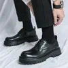 Scarpe casual da uomo con punta larga e punta larga, originali, con plateau nero, scarpe eleganti con fondo spesso, da uomo, in pelle verniciata, di sicurezza 240202