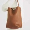 Park Tote Bag Sacs de créateurs Ligne de sac pour femme Kendall Hailey Sacs à bandoulière en cuir véritable Sac seau Slouchy Banana Half Moon Penholder sac 230727