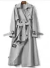秋の女性の長い固形トレンチコートクラシックダブル胸肉ラペルコートジャケットベルトレディースクラシック240202