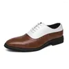 Chaussures habillées Talons Gentleman Mans Mariage classique 2024 Garçon Baskets formelles Sport Chassure Technologies Saisonnier