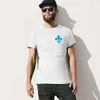 Polos masculinos Quebec França Azul Fleur De Lys Estilo Moderno PQ Qc Royal Francês Francais em T-shirt de fundo branco