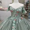 Verde brillante con spalle scoperte Abiti stile Quinceanera Abito da ballo Fiori 3D Applicazioni in pizzo Tull Dolce 15 Abiti XV Anos