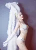 Sahne Giyim Kristal Bikini Set Seksi Beyaz Tüyler Eldivenler Headdress Sparkly Nightclub Kadın Parti Modelleri podyum kıyafeti DJ Kostüm