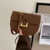 Nouvelle selle de haute qualité personnalisée simple petit carré à la mode et à la mode bandoulière unique sac à bandoulière pour femme ventes directes d'usine