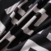Ensemble de literie noir de luxe reine roi simple pleine taille linge de lit en Polyester ensemble de housse de couette moderne oiseau Plaid Anime avec taie d'oreiller 240202