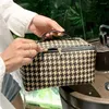Kosmetiska väskor Houndstooth Organizer Bag Multifunktionell PU Wash Pouch Stor kapacitet med dragkedja bärbar handhållen för semestergåvor
