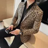 Artı boyut 4xl-s moda seksi leopar baskı blazer ceketler erkekler için giyim iki düğme iki düğme ince uygun gündelik takım elbise katlar smokin 240131