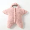 毛布の毛布のぬいぐるみのために0から生まれたぬいぐるみswaddle赤ちゃんおむつ肥厚冬の温かい睡眠服アウターウェア