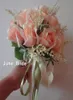 Bellissimo bouquet da sposa rosa pesca 18 fiori Real Po Tiro da sposa di alta qualità Fiore foglie verdi Bouquet da sposa damigella d'onore wi2649069