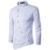 Camicie casual da uomo Camicia con colletto Henry dal design irregolare con bottoni diagonali personalizzati alla moda Camicia a maniche lunghe ricamata da uomo