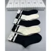 Chanells Designer Luxury Channel Socks Fashion Mens and Womens Casual Cotton Bortable 5 Par Sock med Box 02105