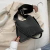 Sacos de noite vintage esfrega balde de couro para mulheres 2024 tendência designer crossbody bolsas de ombro feminino largo cinto saco