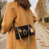 Nova moda feminina e versátil internet vermelho um ombro axilas alça de corrente crossbody pequeno saco quadrado vendas diretas da fábrica