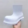 2023 novas botas de chuva mulheres de borracha à prova dwaterproof água pista sapatos de chuva dedo do pé redondo deslizamento-em botas curtas mulheres doces cor plana botas de chuva mulher paris