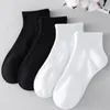 Meias masculinas 10 pares tubo curto simples sólido preto branco esportes primavera verão algodão respirável cintura antiderrapante sokken