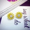 Boucles d'oreilles douces et petites fleurs de marguerite, mode sud-coréenne, vente en gros